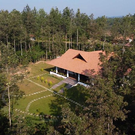 Stayvista At Cedar - Strelitzia 2Bhk With Breakfast And Jacuzzi Chikmagalur Bagian luar foto