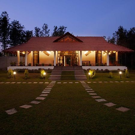 Stayvista At Cedar - Strelitzia 2Bhk With Breakfast And Jacuzzi Chikmagalur Bagian luar foto
