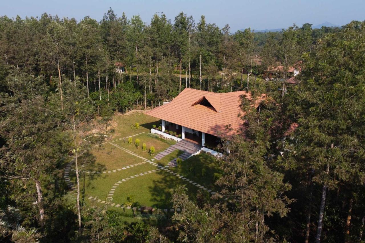 Stayvista At Cedar - Strelitzia 2Bhk With Breakfast And Jacuzzi Chikmagalur Bagian luar foto