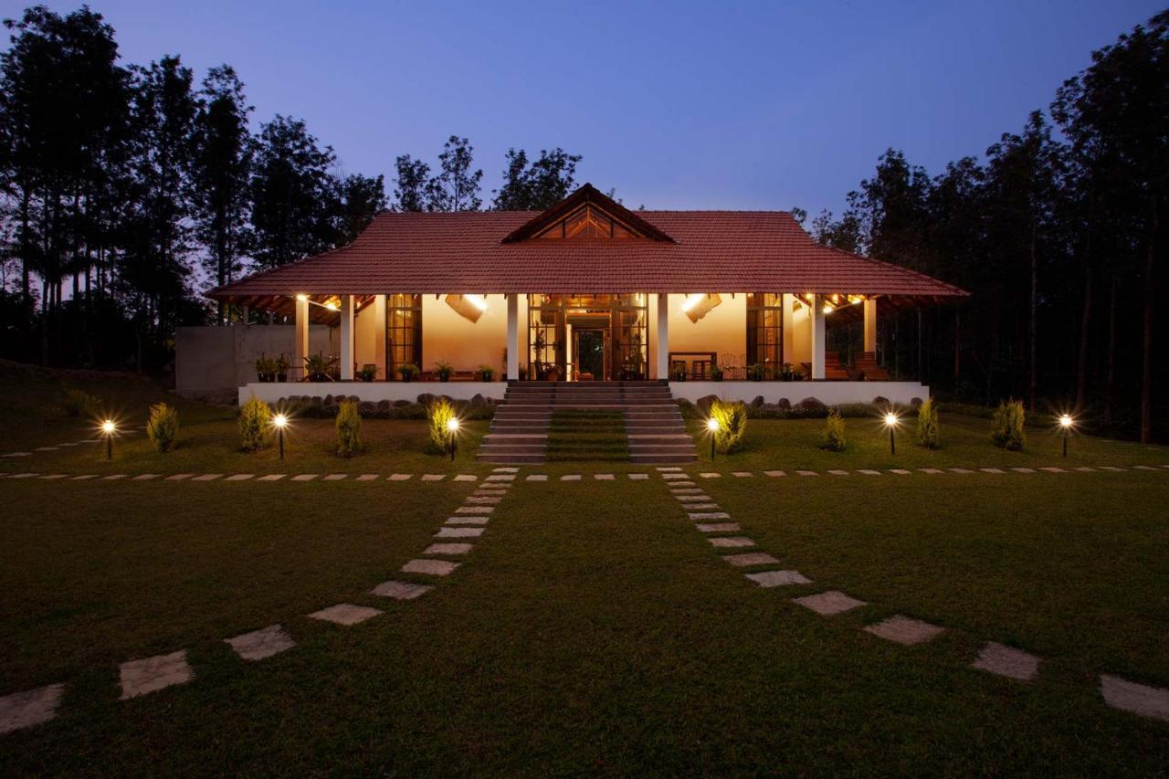 Stayvista At Cedar - Strelitzia 2Bhk With Breakfast And Jacuzzi Chikmagalur Bagian luar foto